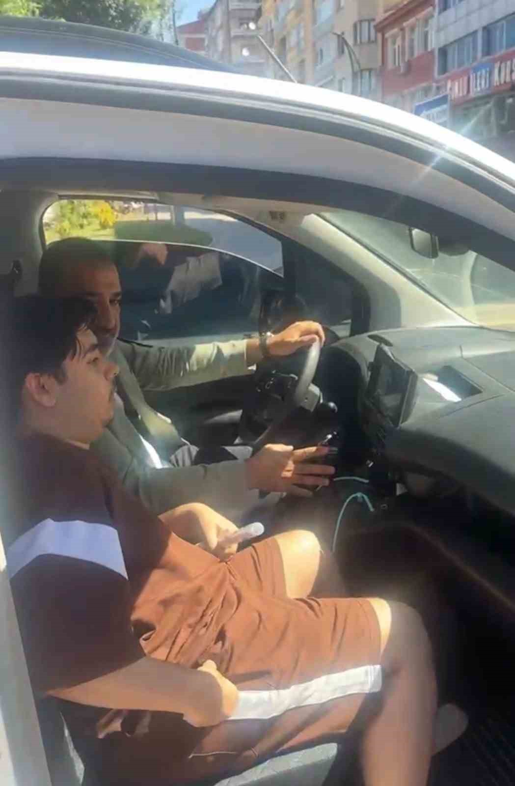 Elazığ’da sınava geç kalan öğrenciler belediye ulaşım ekipleri ile zamanında yetiştirildi