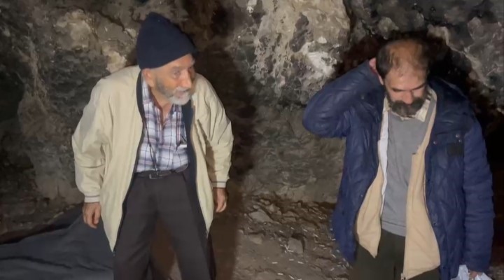BURSA ULUDAĞ'DA İNSANLARDAN UZAKLAŞIP MAĞARAYA SIĞINARAK YAŞAMINI SÜRDÜREN YAŞLI ADAM İÇİN BİR SPORCU TARAFINDAN BAŞLATILAN YARDIM SEFERBERLİĞİ, DUYGUSAL BİR KAVUŞMAYLA SONA ERDİ. ANKARA'DAN YOLA ÇIKAN 83 YAŞINDAKİ BABA HÜSEYİN M., UZUN BİR YOLCULUĞUN ARDINDAN OĞLUNA KAVUŞTU. DAĞCI DÜZGÜN ÇALIŞKAN'IN MİSAFİR ETTİĞİ BABA, YILLARDIR AYRI KALDIĞI OĞLUYLA BULUŞURKEN DUYGUSAL ANLAR YAŞANDI. BABA HÜSEYİN M., OĞLUNU DA YANINA ALARAK ANKARA'YA GÖTÜRDÜ.