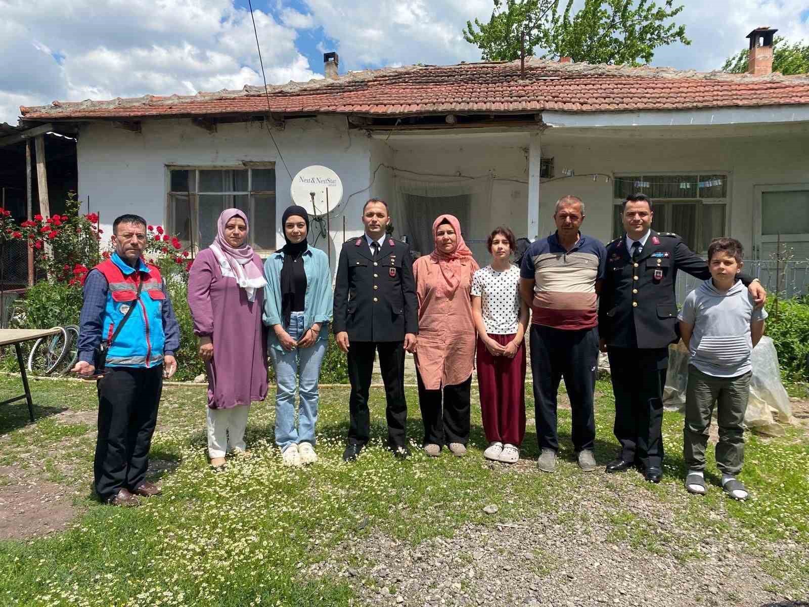 Bilecik'te şehit ve gazi ailelerine bayram ziyareti