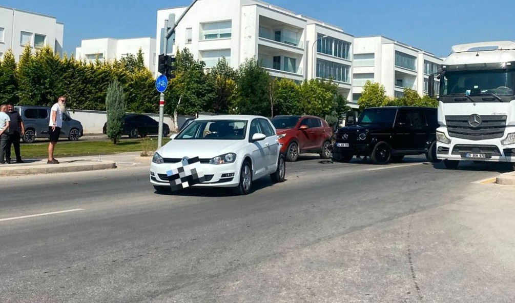 Eskişehir’de lüks cip ile otomobil çarpıştı: Araçlarda ağır hasar