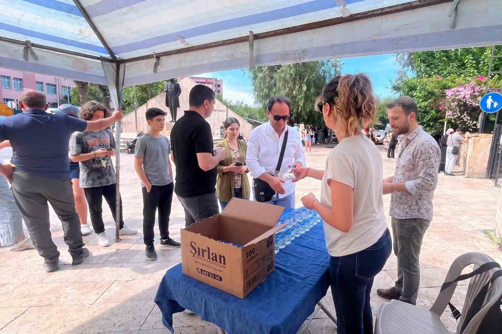 Efeler Belediyesi’nden öğrencilere serinleten destek