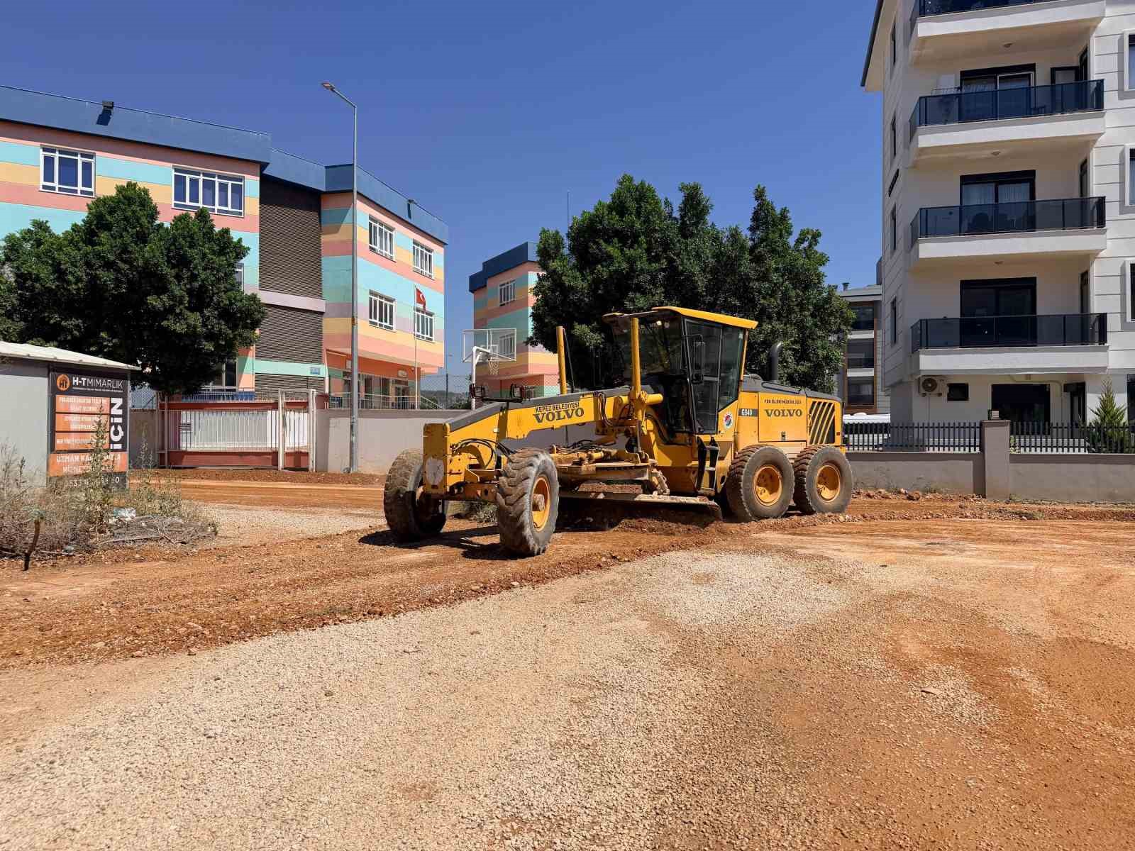 Kepez'den Demirel Mahallesi'nde 5 bin 170 metrelik sathi asfalt çalışması