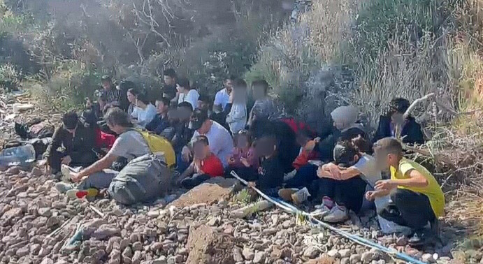 Ayvacık'ta 30 kaçak göçmen yakalandı