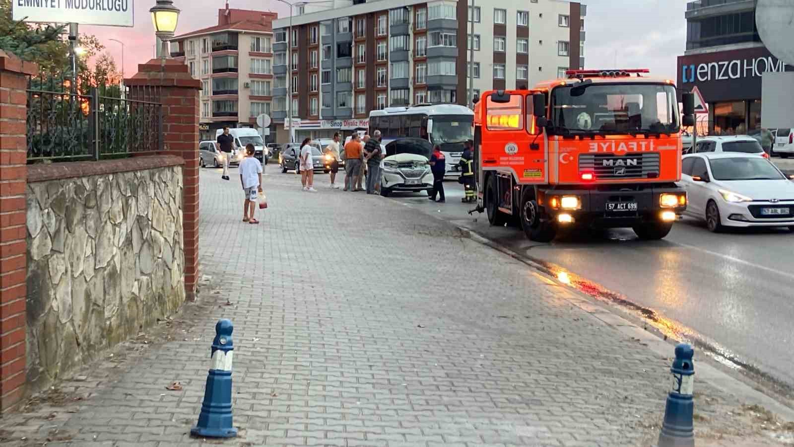 Sinop’ta SUV Tipi Araçta Yangın Paniği