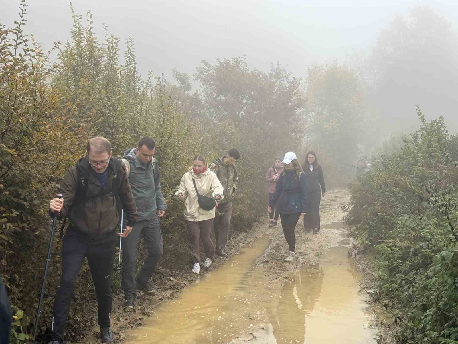 NİLÜFER BELEDİYESİ, CUMHURİYET’İN 103’ÜNCÜ YIL DÖNÜMÜNDE MYSİA YOLLARI’NDA DOĞA YÜRÜYÜŞÜ DÜZENLEDİ. GÜNGÖREN GÖLETİ’NDEN BAŞLAYAN 8 KİLOMETRELİK YÜRÜYÜŞ, ÜÇPINAR’DA TAMAMLANDI.