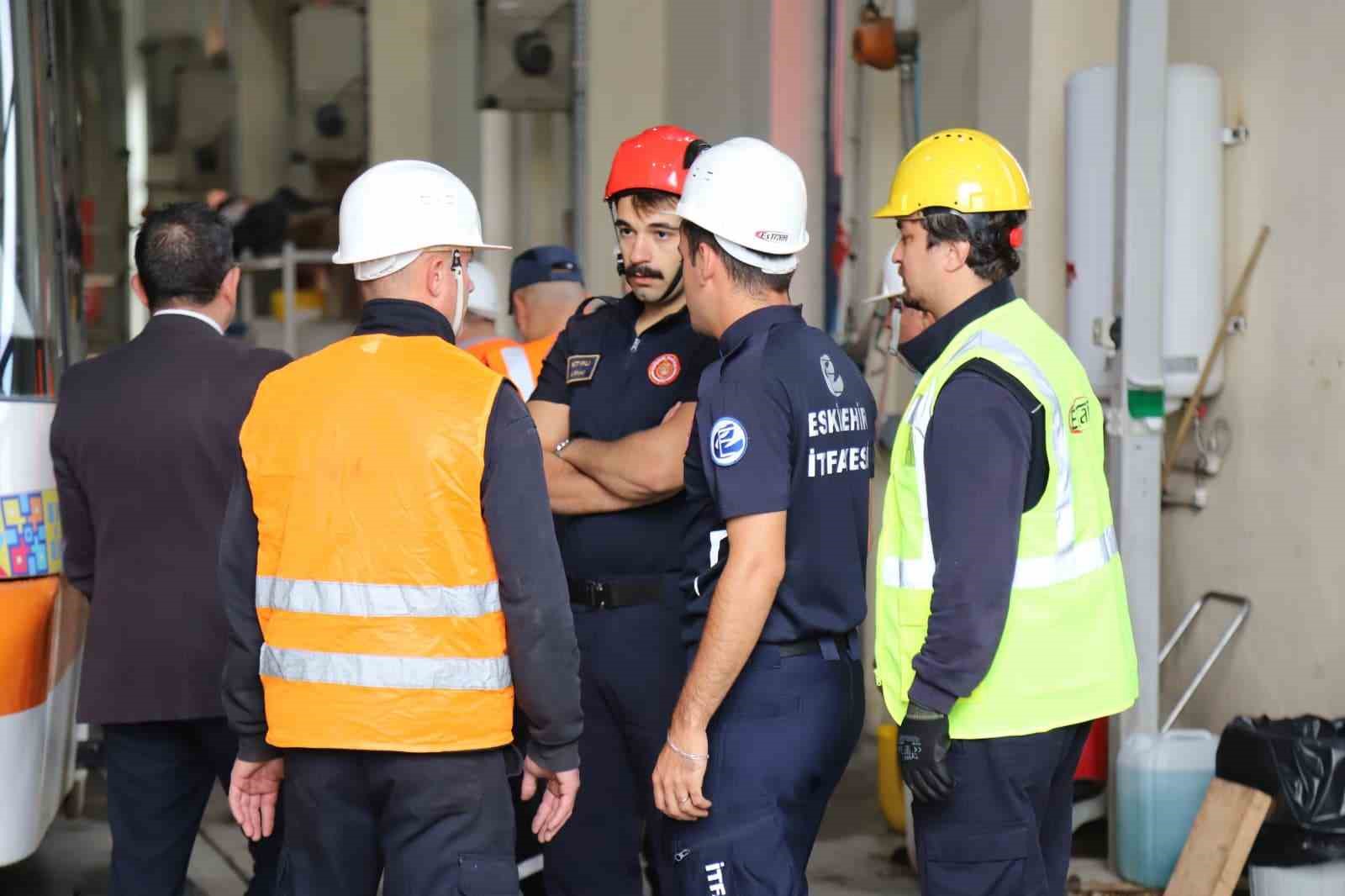 ESKİŞEHİR BÜYÜKŞEHİR BELEDİYESİ ESTRAM, OLASI KAZA VE ACİL DURUMLARA KARŞI HAZIRLIK ÇALIŞMALARI EĞİTİMLERİNE DEVAM EDİYOR.