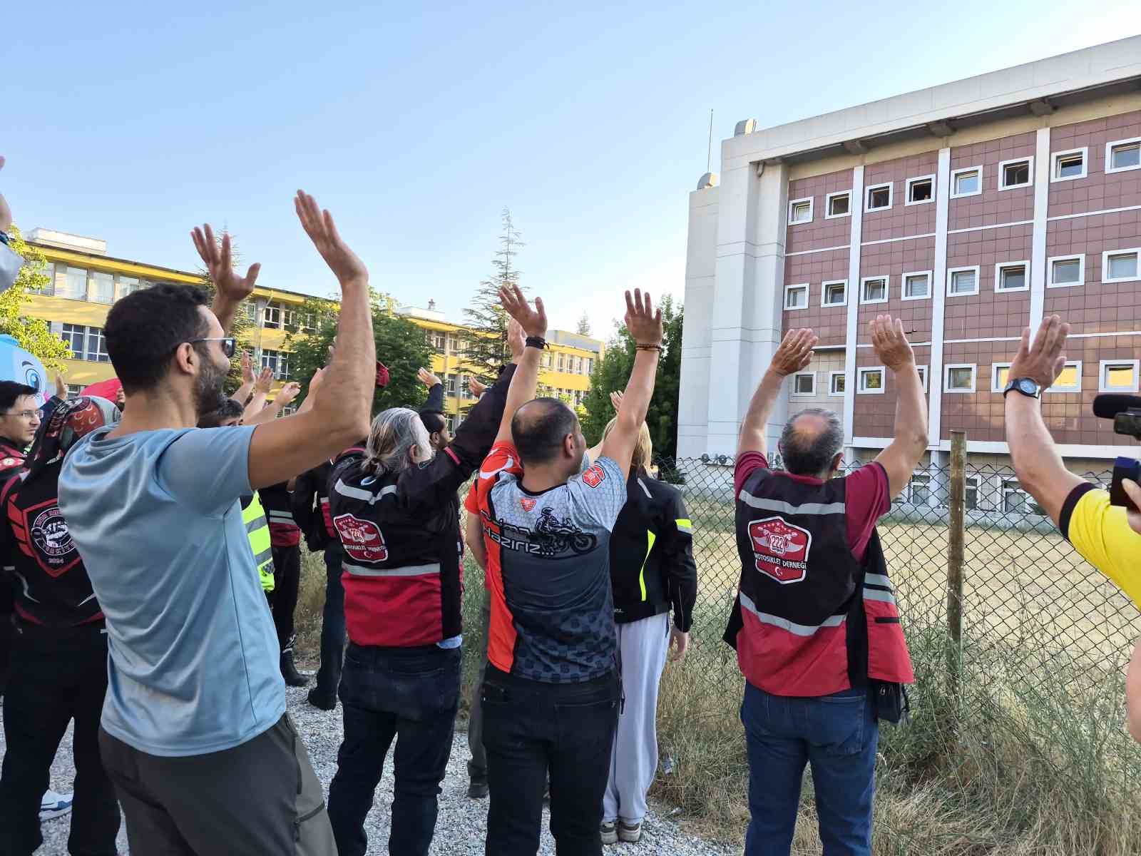 Eskişehir'de onkoloji servisindeki çocuklara umut konvoyu