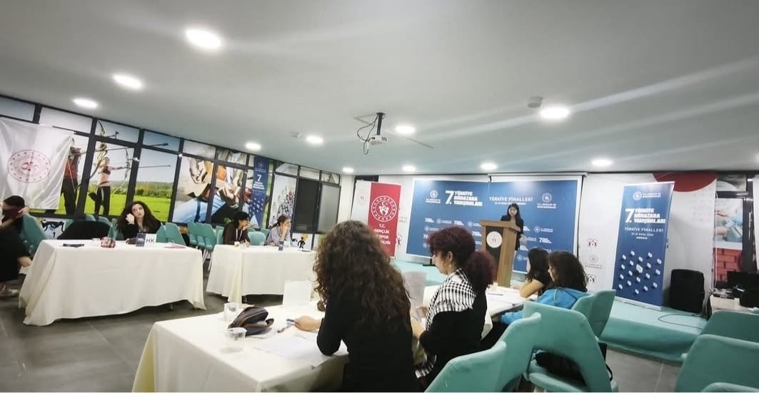 GENÇLİK VE SPOR BAKANLIĞI TARAFINDAN DÜZENLENEN 7. TÜRKİYE MÜNAZARA LİGİ’NDE 81 İLİN BİRİNCİLERİYLE MÜCADELE EDEN ESKİŞEHİR LİSE TAKIMI, TÜRKİYE FİNALİNE YÜKSELDİ.