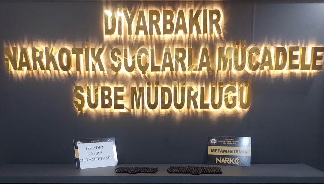 Yuttukları 1 kilo 280 gram uyuşturucu madde ile yakalanan 2 kişi tutuklandı