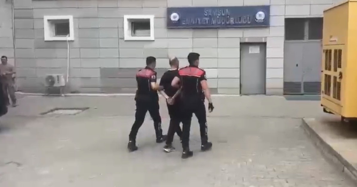 Kırmızı bültenle aranan firari ile uyuşturucu hükümlüsü yakalandı