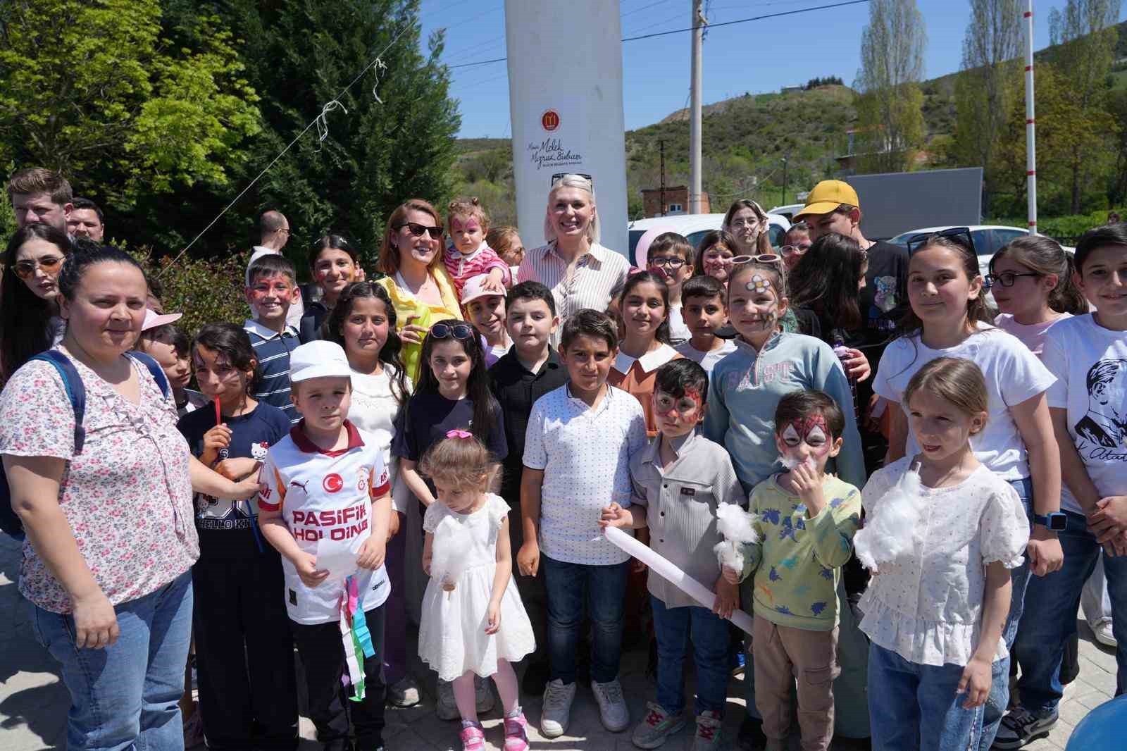 Bilecik'te 5 bin çocuk gönüllerince eğlendi