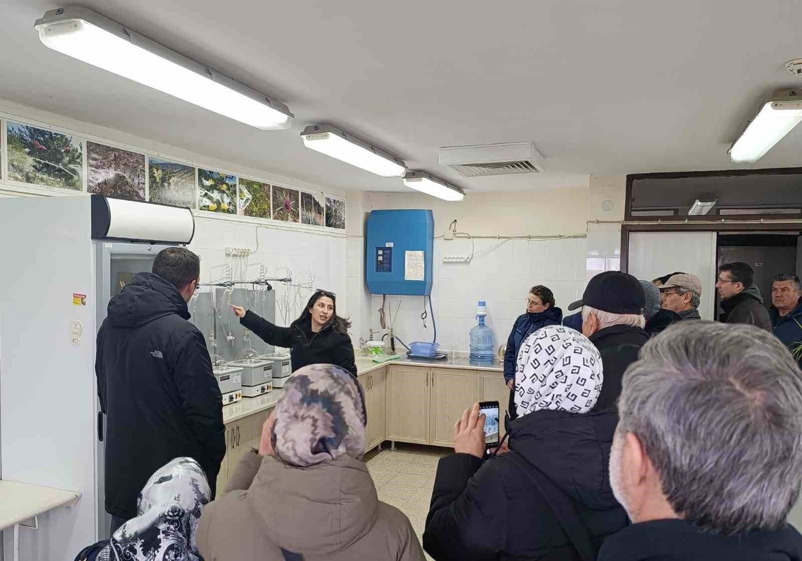 Safran yetiştiriciliği eğitimi alan üreticilere sertifika töreni düzenlendi