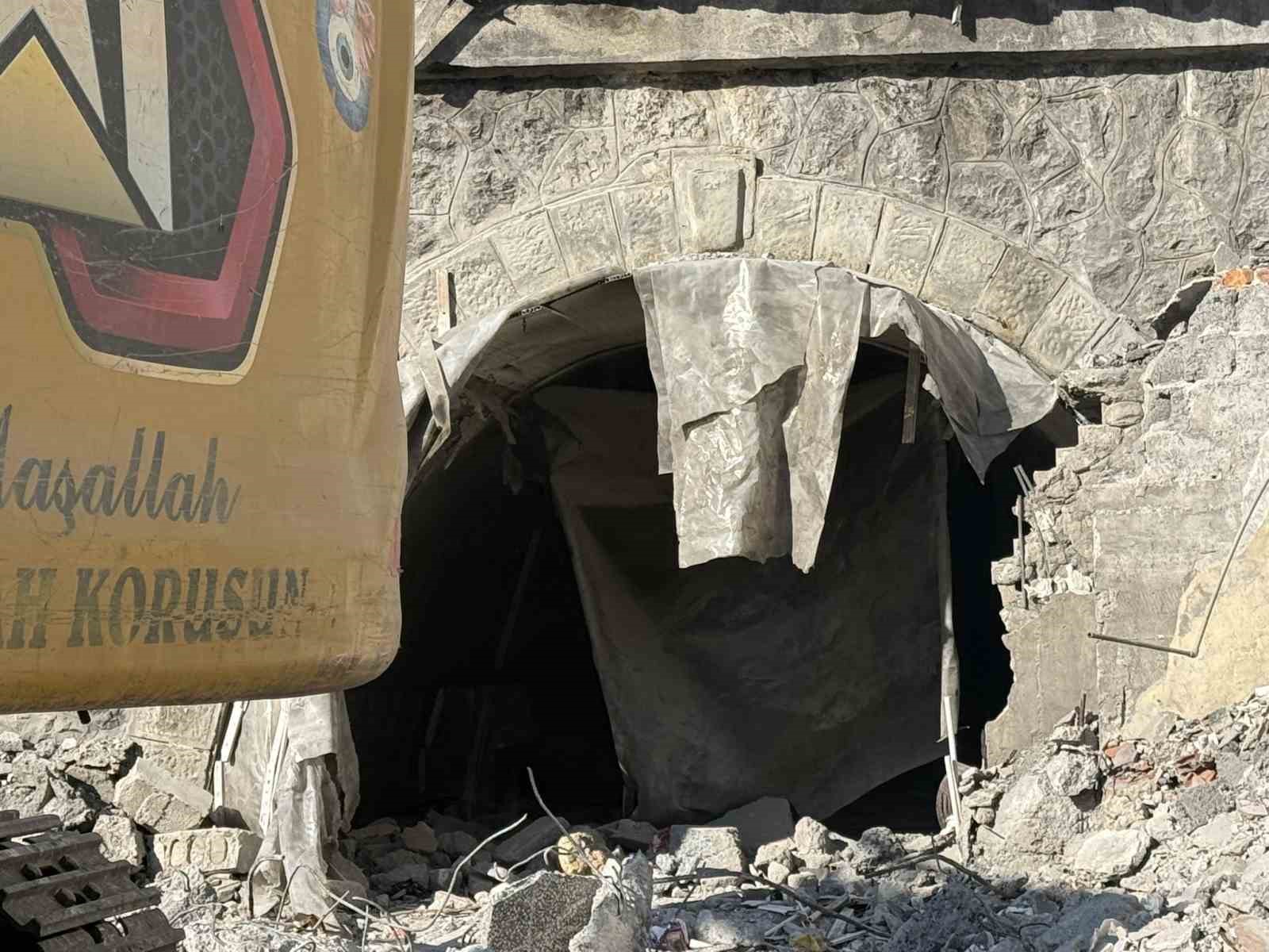 Zonguldak'taki yıkım alanında bulunan sığınak incelemeye alındı
