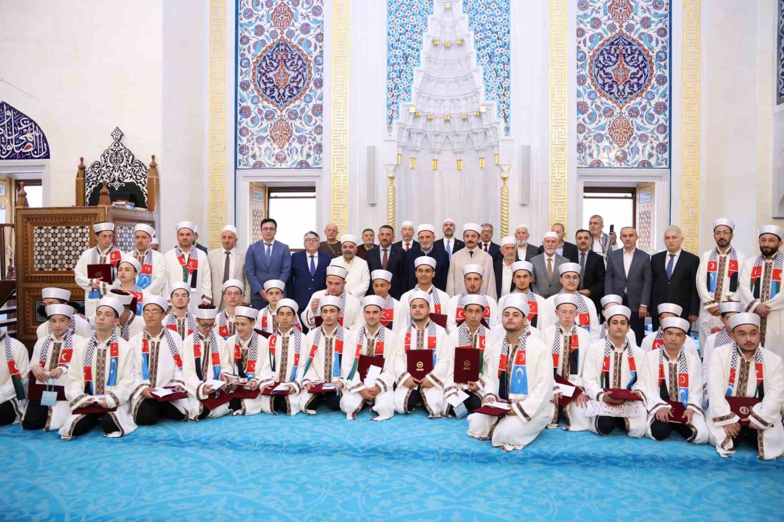 Rektör Özölçer, Hafızlık İcazet Merasimi’nde genç hafızların sevincine ortak oldu