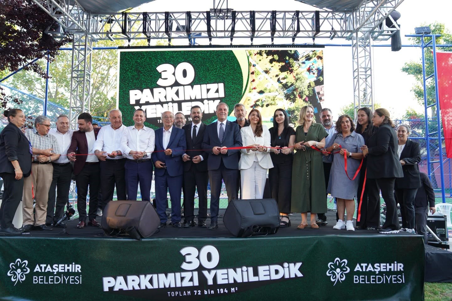 Ataşehir'de yenilenen 30 parkın açılışı yapıldı