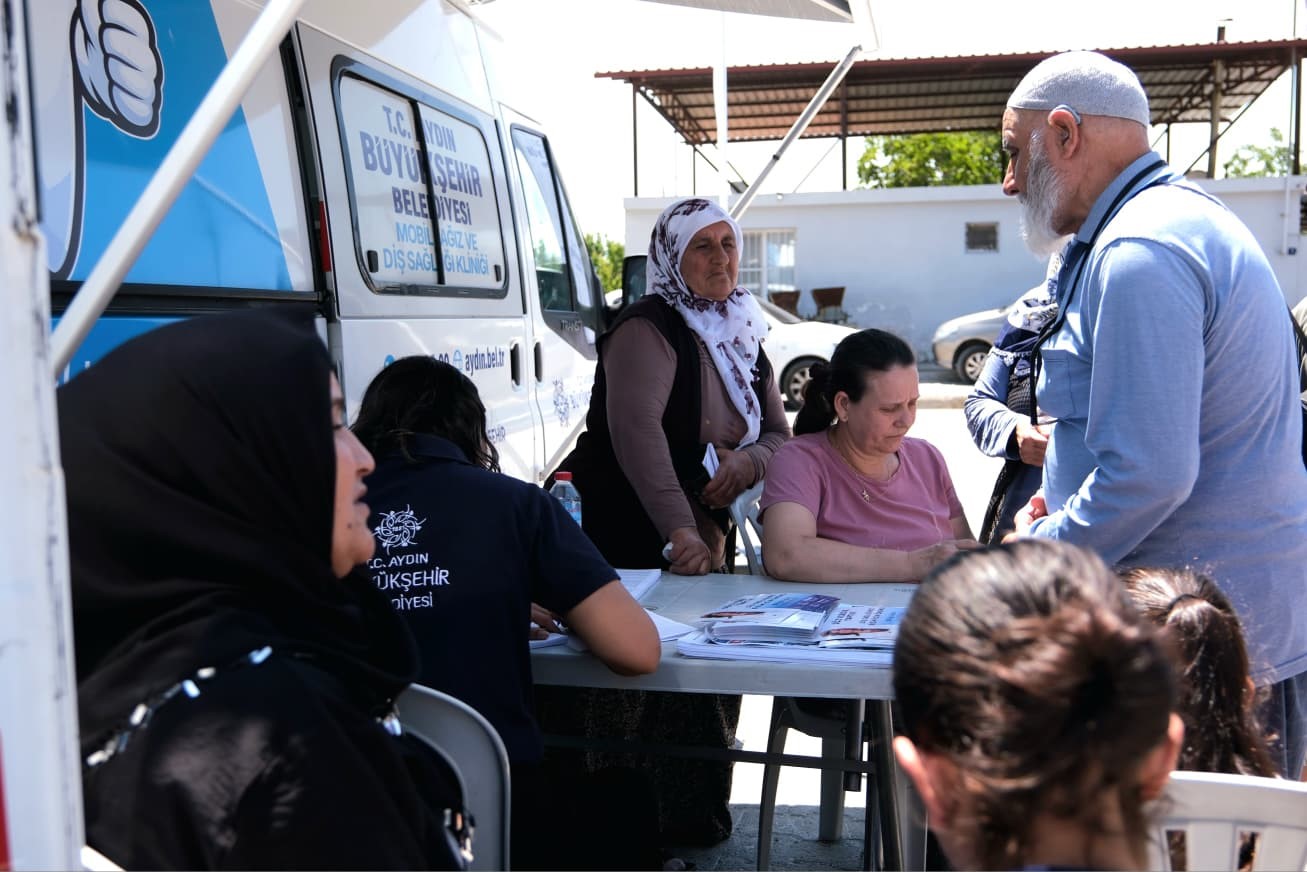 Aydın'da mobil diş klinikleri vatandaşların ayağına gidiyor