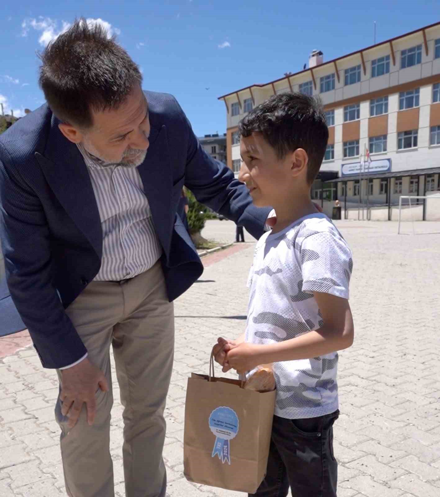 Başkan Uçar, sınav heyecanı yaşayan ailelerin heyecanına ortak oldu