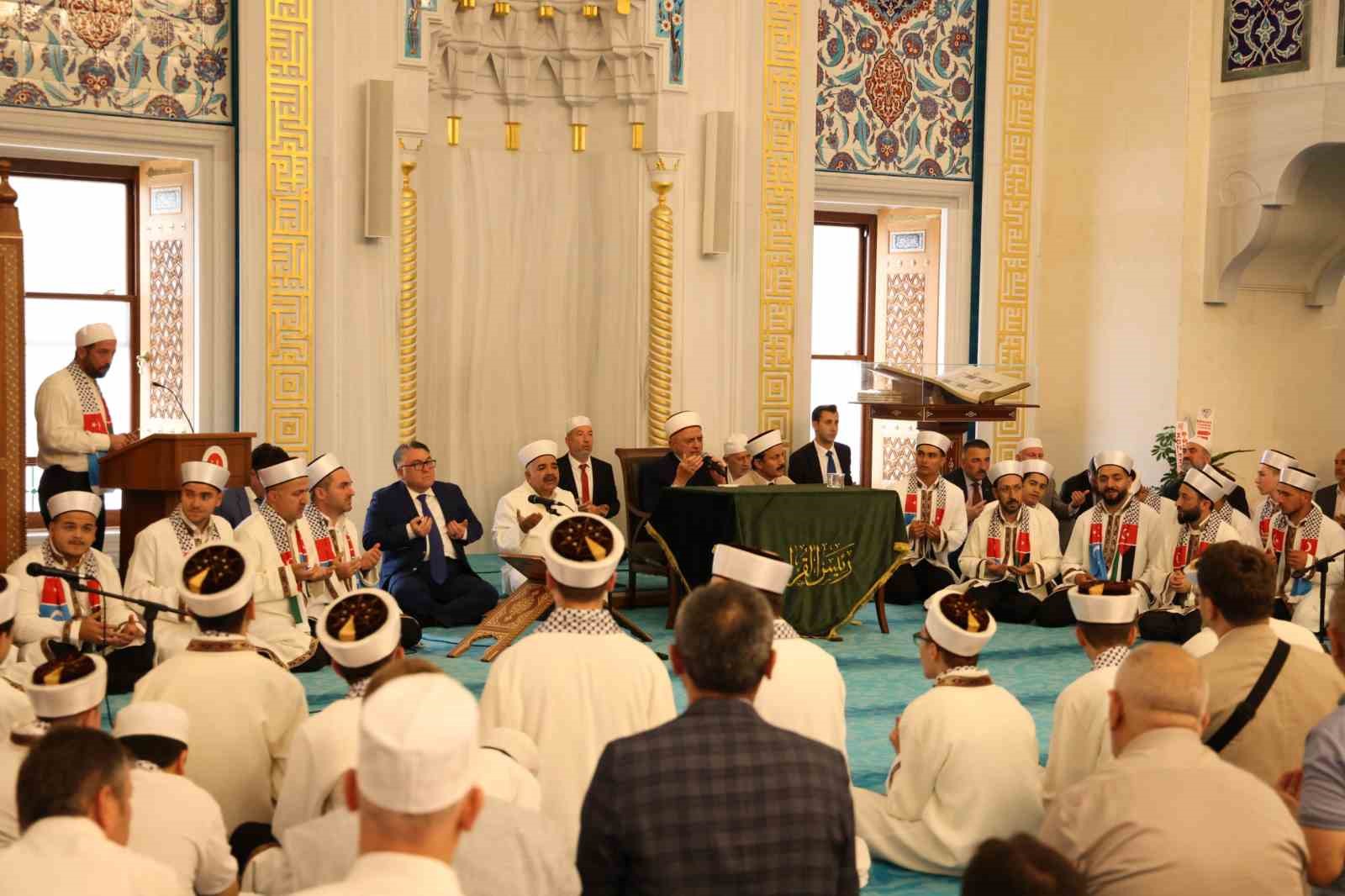 Rektör Özölçer, Hafızlık İcazet Merasimi’nde genç hafızların sevincine ortak oldu
