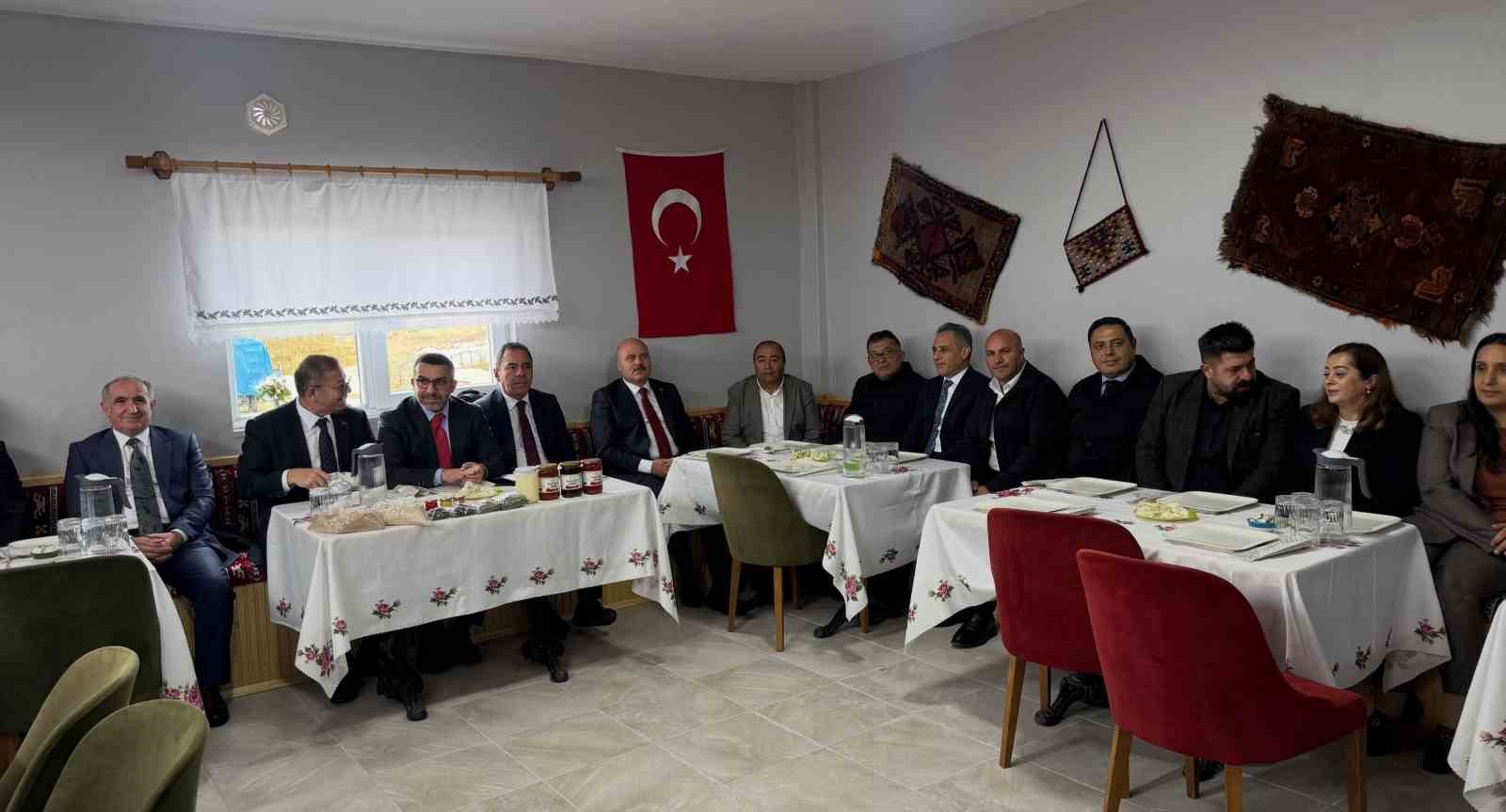 KARS’TA KADIN GİRİŞİMCİLERİN ÜRETİM GÜCÜNÜ ARTIRACAK YENİ HİZMET BİNASI AÇILDI(KARS-İHA)