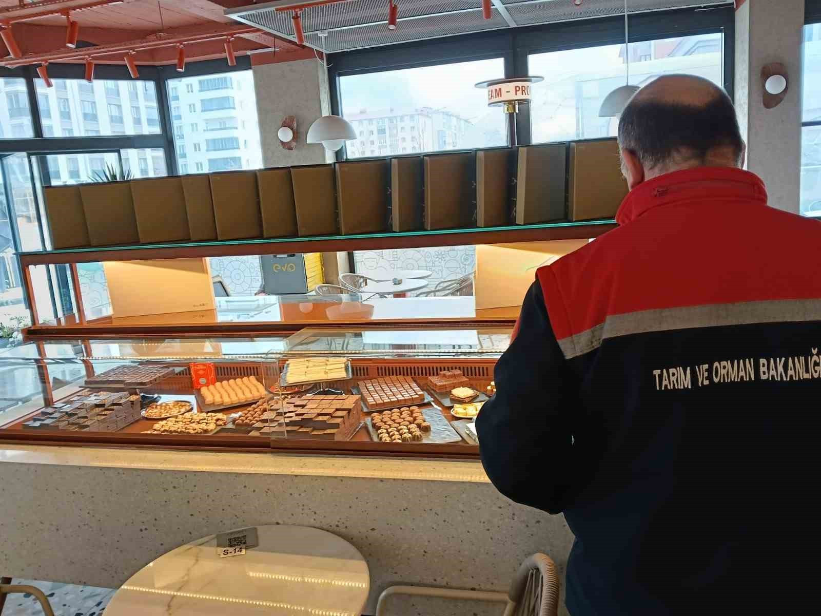 ERZURUM İL TARIM VE ORMAN MÜDÜRLÜĞÜ GIDA DENETİMLERİNİ ARALIKSIZ SÜRDÜRÜYOR, BİR HAFTADA 299 DENETİM YAPILDI