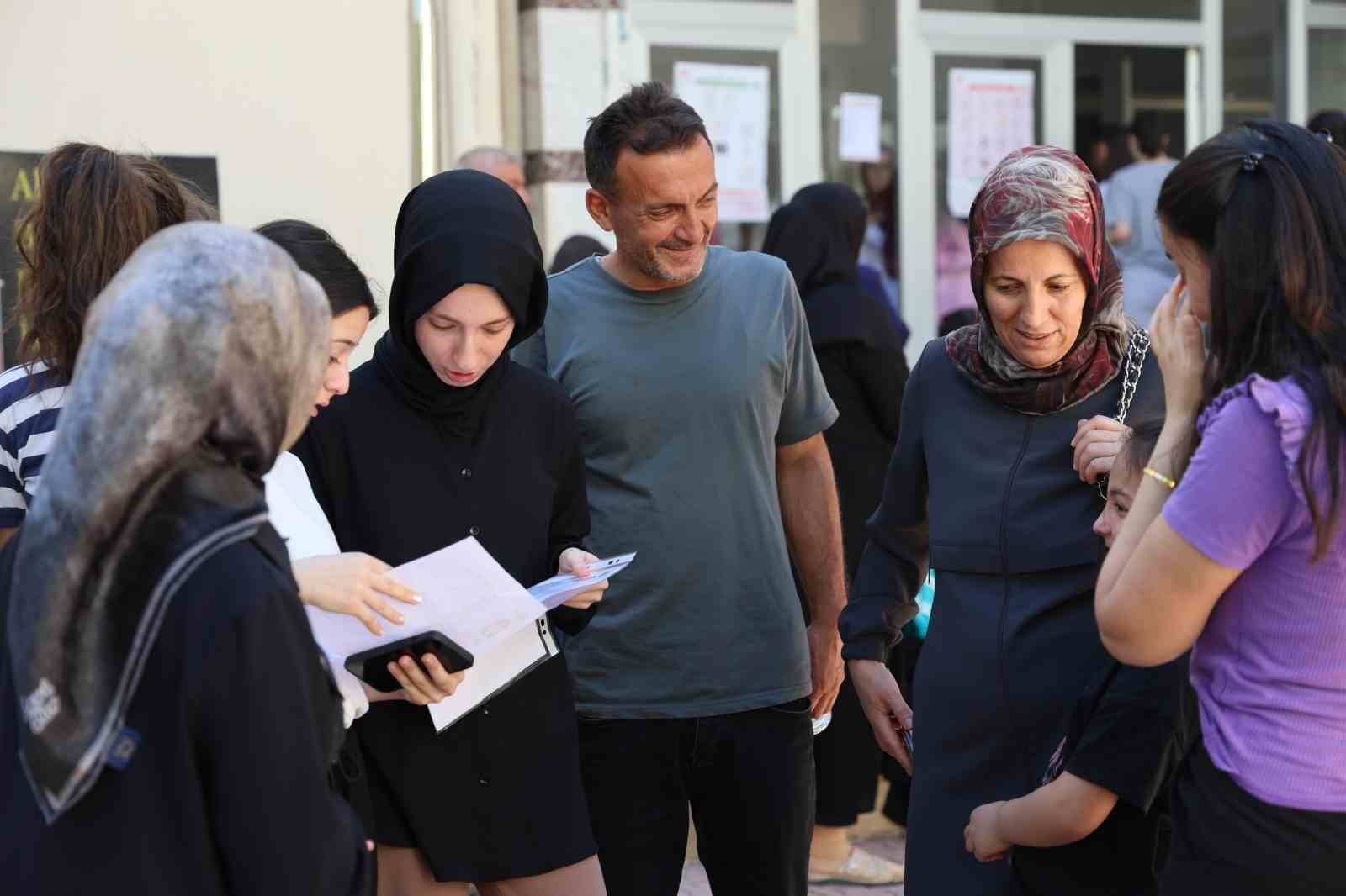 Elazığ’da YKS maratonu başladı: 37 binden fazla aday geleceği için sıralardaki yerini aldı