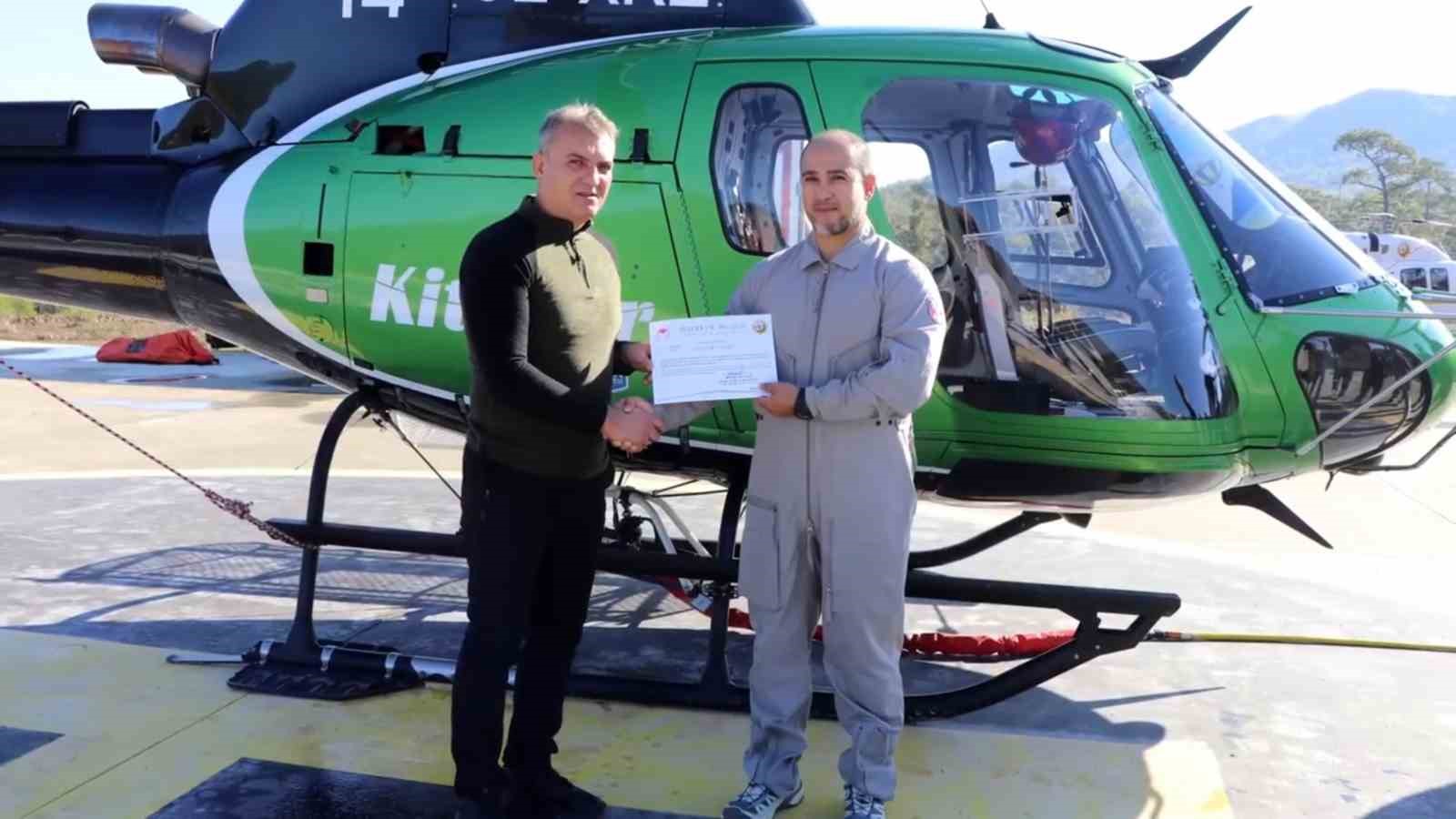 MUĞLA BÖLGE SİNDE ORMAN YANGINLARI İLE MÜCADELE KAPSAMINDA GÖREV YAPAN VE 31 EKİM'DE GÖREVLERİ SONA ERECEK OLAN HELİKOPTER PİLOTLARI VE YARDIMCI PERSONELİNE TEŞEKKÜR BELGELERİ VERİLDİ.