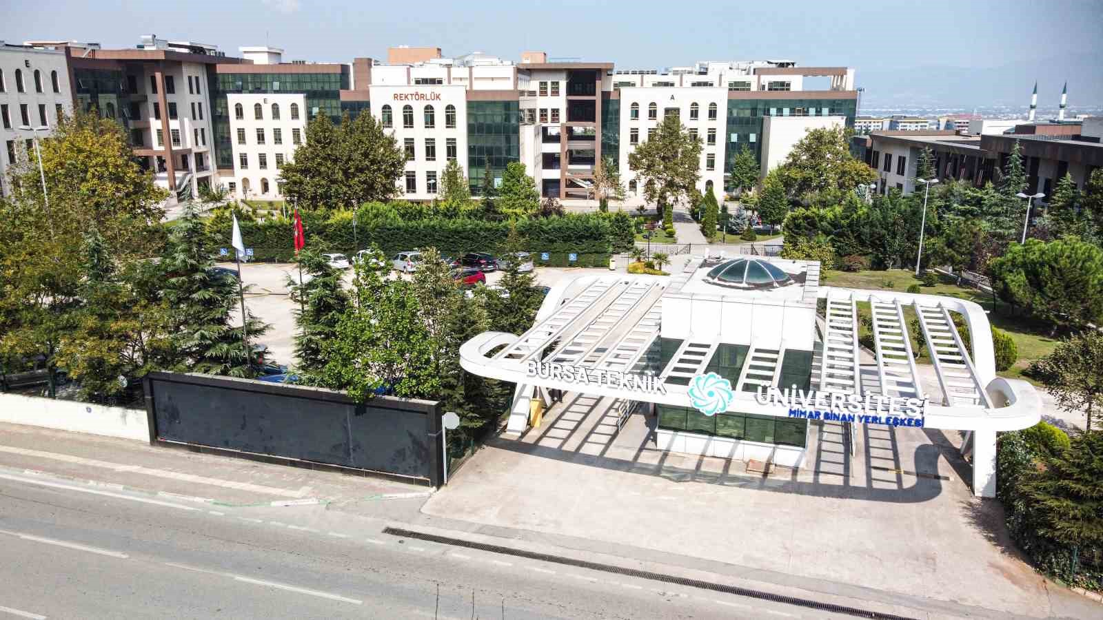BURSA TEKNİK ÜNİVERSİTESİ (BTÜ) ÖĞRENCİLERİ, 154 ÜLKEDEN 45 BİNİ AŞKIN BAŞVURUNUN YAPILDIĞI COP31 GÖNÜLLÜLÜK PROGRAMI’NDA ASIL LİSTEYE GİRMEYİ BAŞARDI. 9-20 KASIM 2026 TARİHLERİNDE ANTALYA’DA DÜZENLENECEK COP31 KONFERANSI’NDA GÖREV ALACAK BTÜ’LÜ ÖĞRENCİLER, ULUSLARARASI İKLİM DİPLOMASİSİ ALANINDA DENEYİM KAZANIRKEN ÜNİVERSİTELERİNİ DE ULUSLARARASI PLATFORMDA TEMSİL EDECEK.