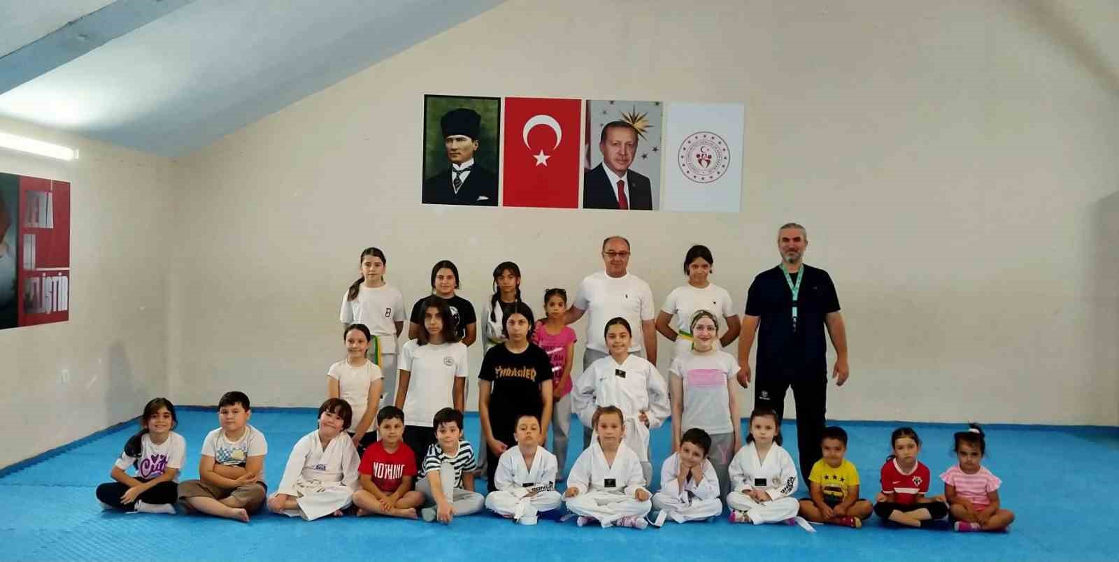 Eskişehirli gençler taekwondo ile geleceğe hazırlanıyor