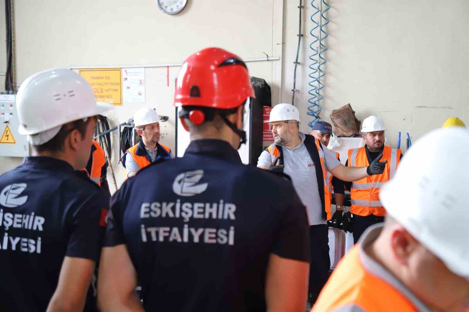 ESKİŞEHİR BÜYÜKŞEHİR BELEDİYESİ ESTRAM, OLASI KAZA VE ACİL DURUMLARA KARŞI HAZIRLIK ÇALIŞMALARI EĞİTİMLERİNE DEVAM EDİYOR.