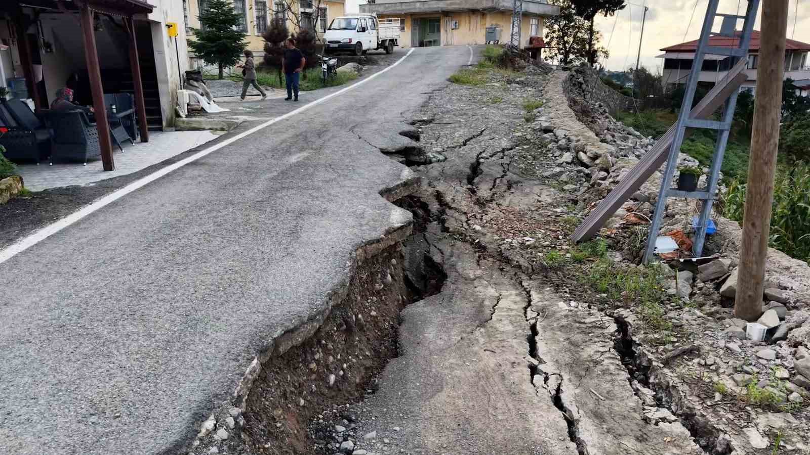 Rize’de Heyelan Sonrası Mahalle Sakini Korku Dolu Anları Anlattı: "Bir Anda Her Şey Bitti, Yavaş Yavaş Sine Sine Battı Buralar"