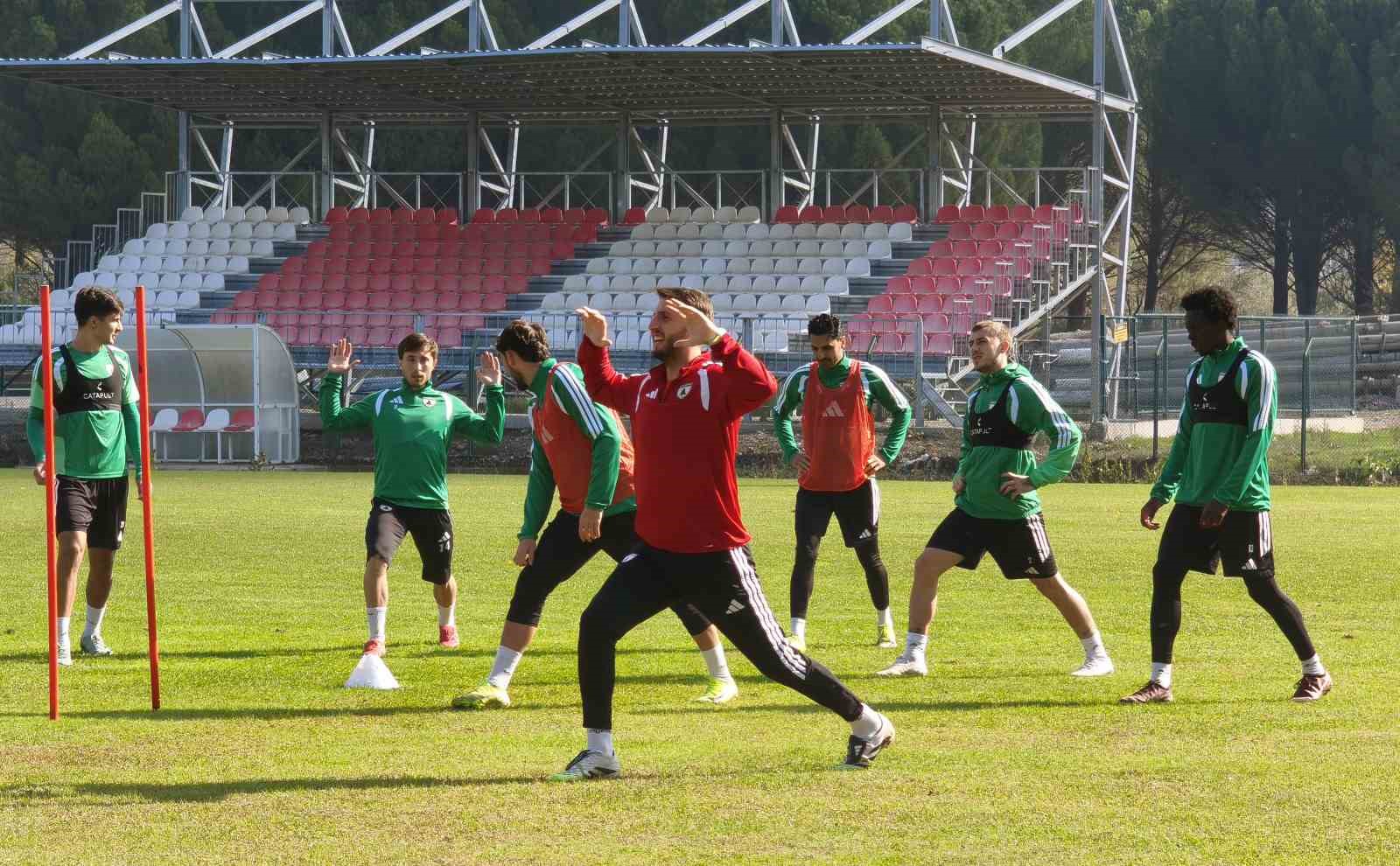TRENDYOL 1. LİG 13’ÜNCÜ HAFTASINDA DEPLÂSMANDA LİGİN GÜÇLÜ EKİPLERİNDEN KAYSERİSPOR İLE KARŞILAŞACAK OLAN MUĞLASPOR, MAÇININ SON HAZIRLIĞINI KEMAL DİRİKAN TESİSLERİNDE GERÇEKLEŞTİRDİ.