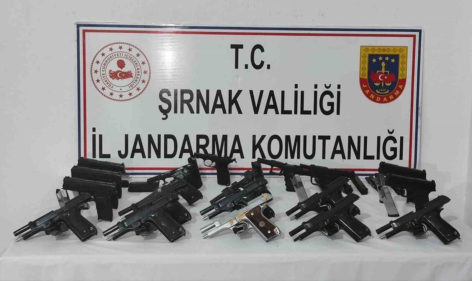Şırnak’ta 3 tır içerisinde silah ve uyuşturucu ele geçirildi