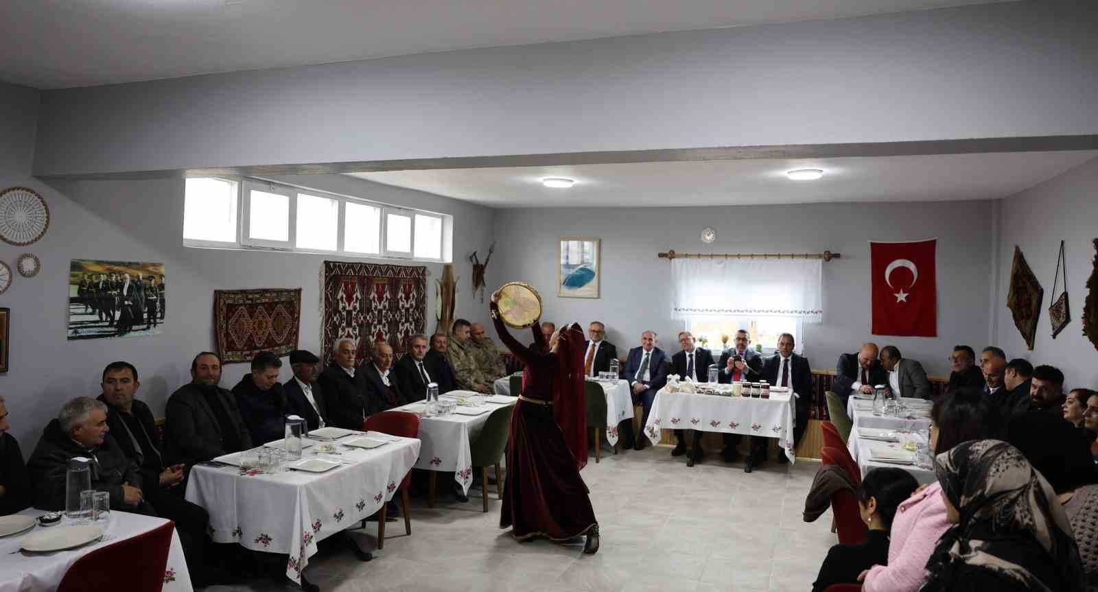 KARS’TA KADIN GİRİŞİMCİLERİN ÜRETİM GÜCÜNÜ ARTIRACAK YENİ HİZMET BİNASI AÇILDI(KARS-İHA)