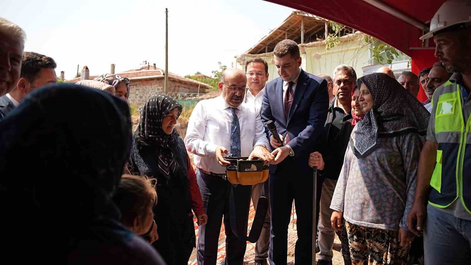 Sındırgı’da deprem konutları hak sahiplerine teslim edildi