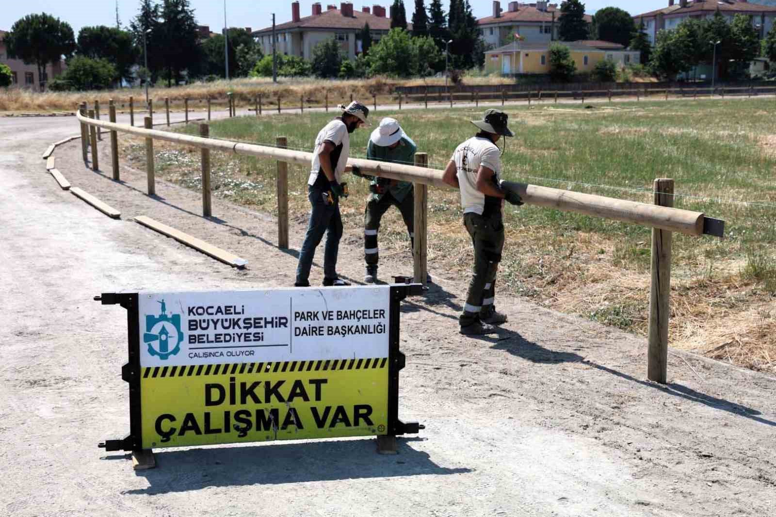 Kocaeli'de Gölcük Rahvan At Tesisi yarışlar öncesi bakıma alındı