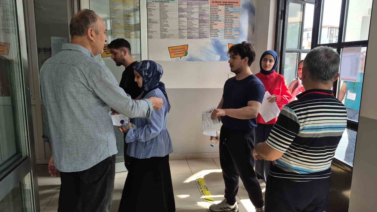 Düzce 9 binden fazla öğrenci sınavda ter döküyor
