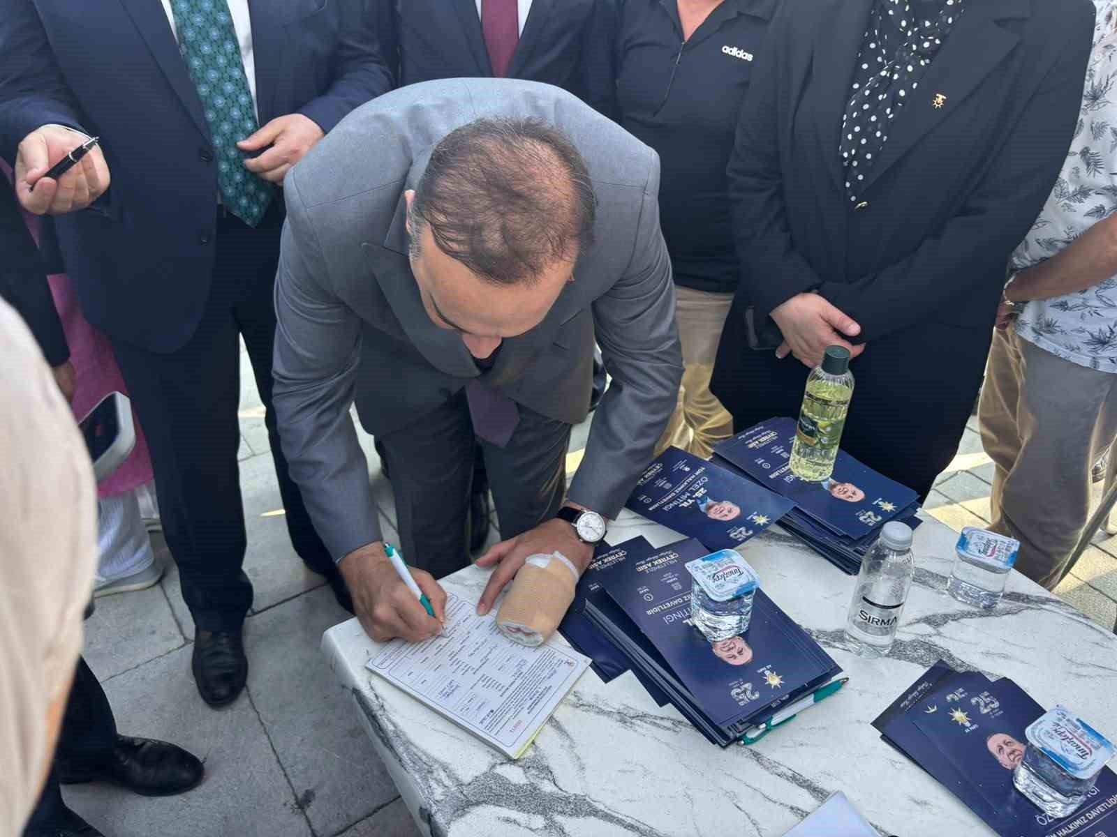 Bakan Kacır, partisine üye kaydı yaptı