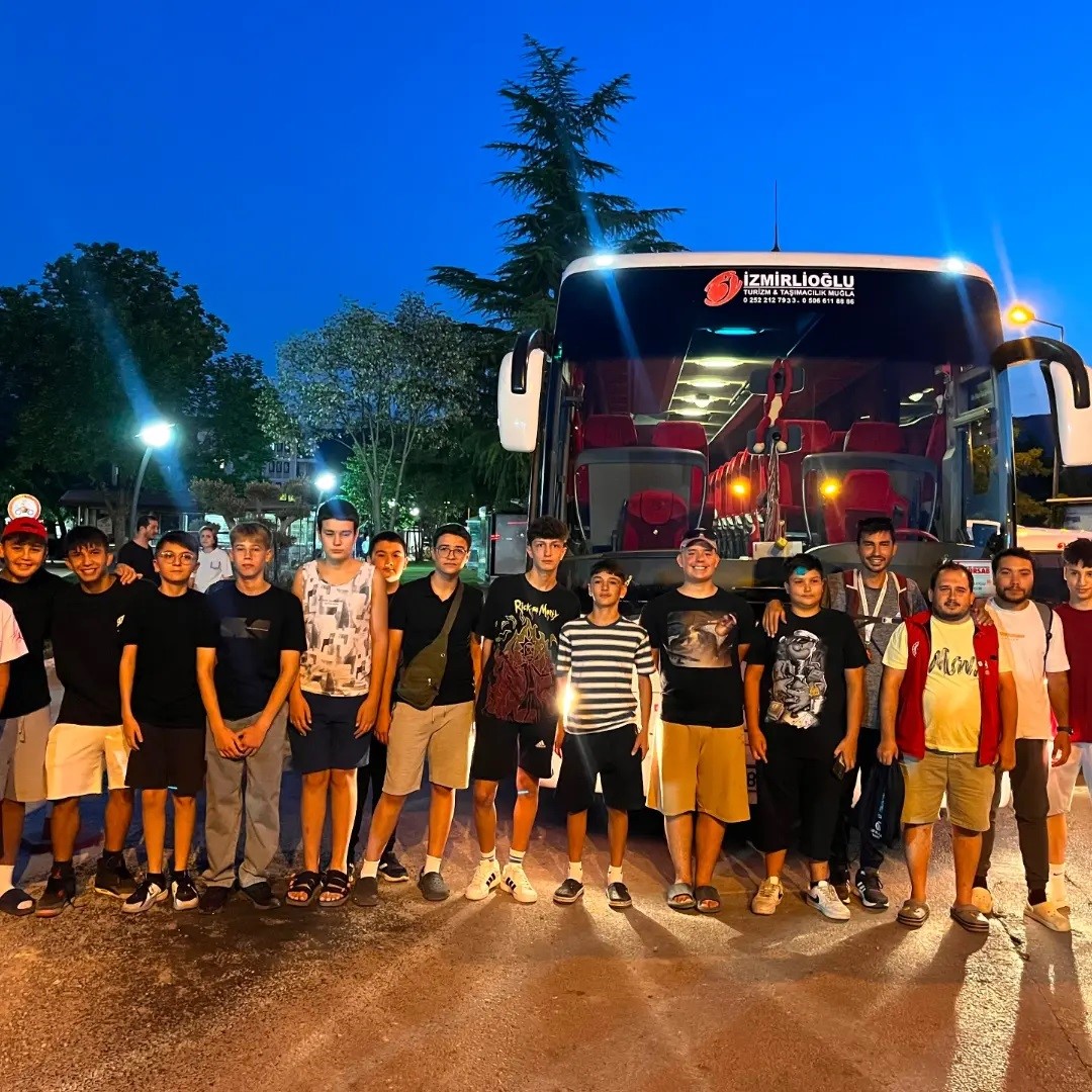Menteşeli gençler Akdeniz'in maviliğinde buluşmak için yola çıktı