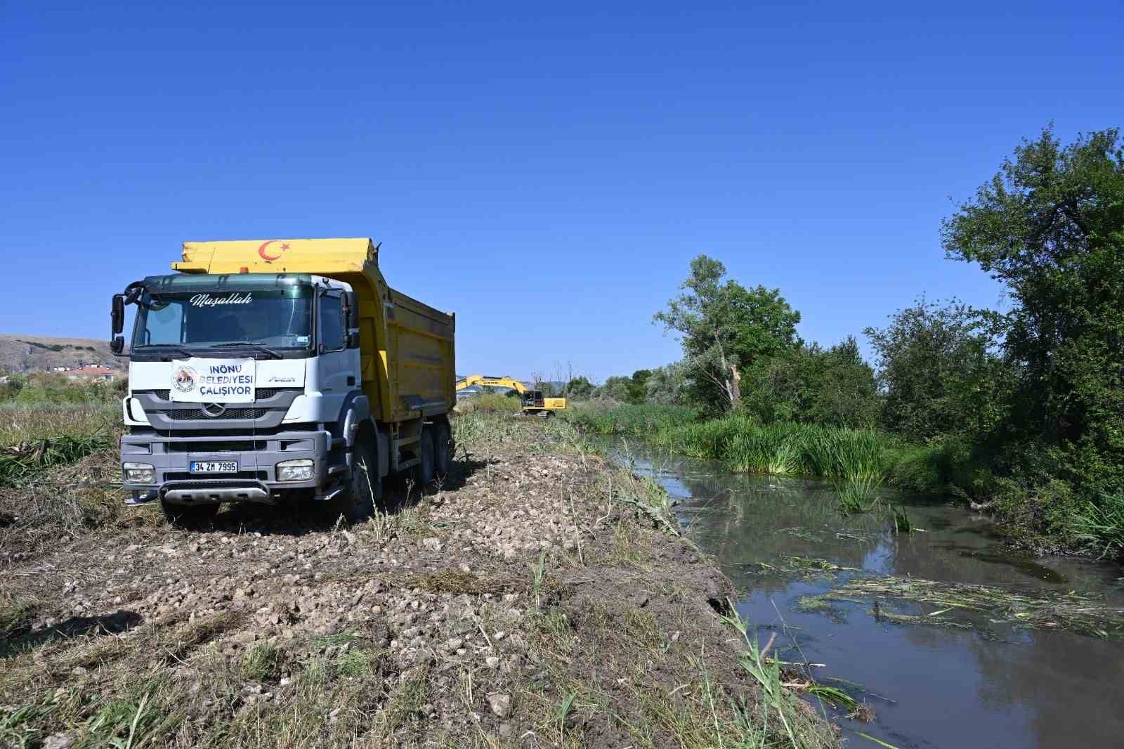 İnönü Belediyesi'nden Sarı Su Deresi'nde kapsamlı temizlik çalışması