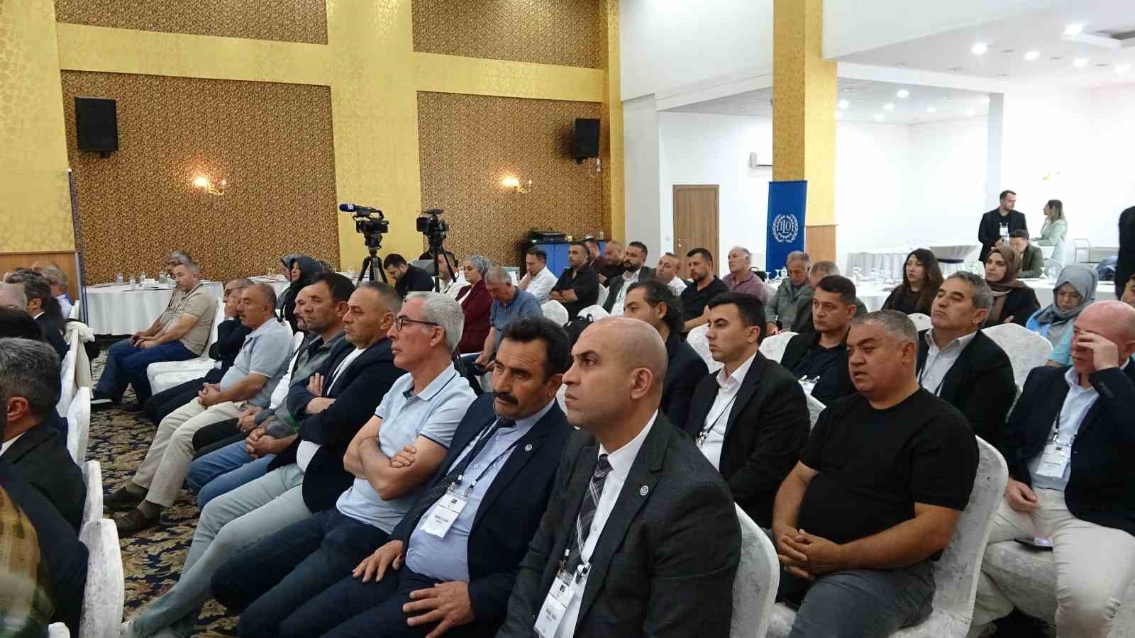 HAK-İŞ Başkanı Arslan: "OECD ülkeleri içinde, ülkemizdeki çalışanlar gayrısafi milli hasıladan 2-3 kat daha az pay alıyor"