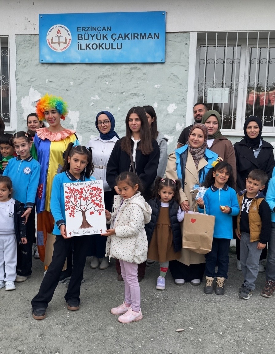 ERZİNCAN'DA ÜNİVERSİTELİ GÖNÜLLÜLER KÖY OKULUNDAKİ ÇOCUKLARI SEVİNDİRDİ