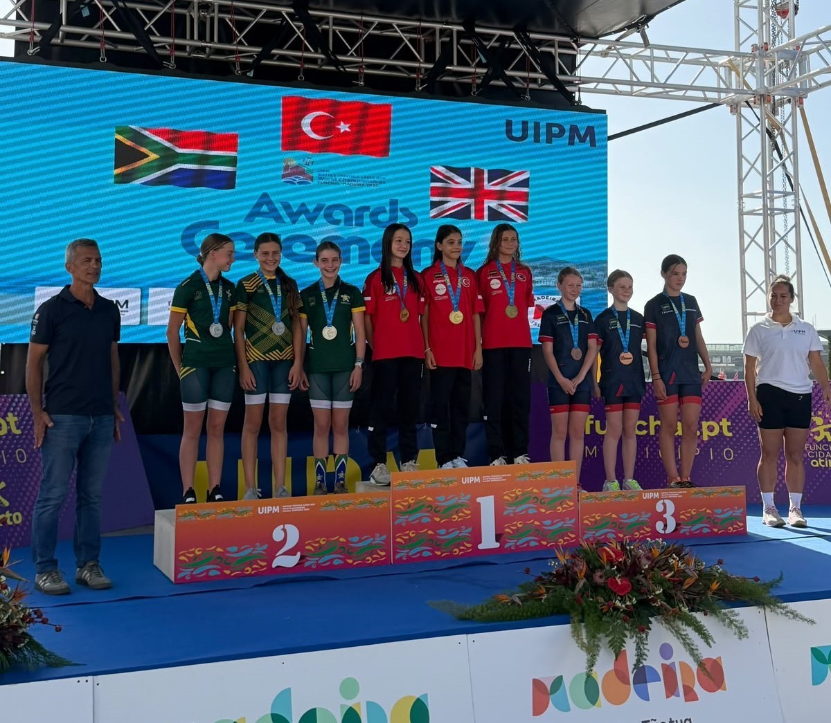 OSMANGAZİ BELEDİYESPOR’UN BAŞARILI SPORCULARI CEMRE CESUR, ELİF ECEM ÖZTÜRK VE ALİ EFE ÖDEN, AY-YILDIZLI FORMA İLE UIPM TRİATHLE DÜNYA ŞAMPİYONASI’NDA ELDE ETTİKLERİ DERECELERLE TÜRKİYE’YE BÜYÜK GURUR YAŞATTI.
