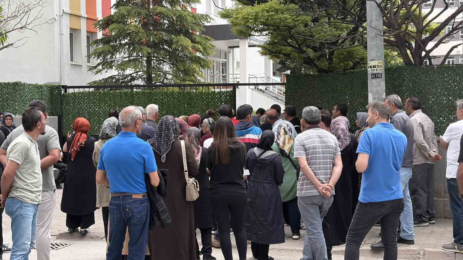 Kayseri’de polis geç kalan adayları sınava yetiştirmek için seferber oldu