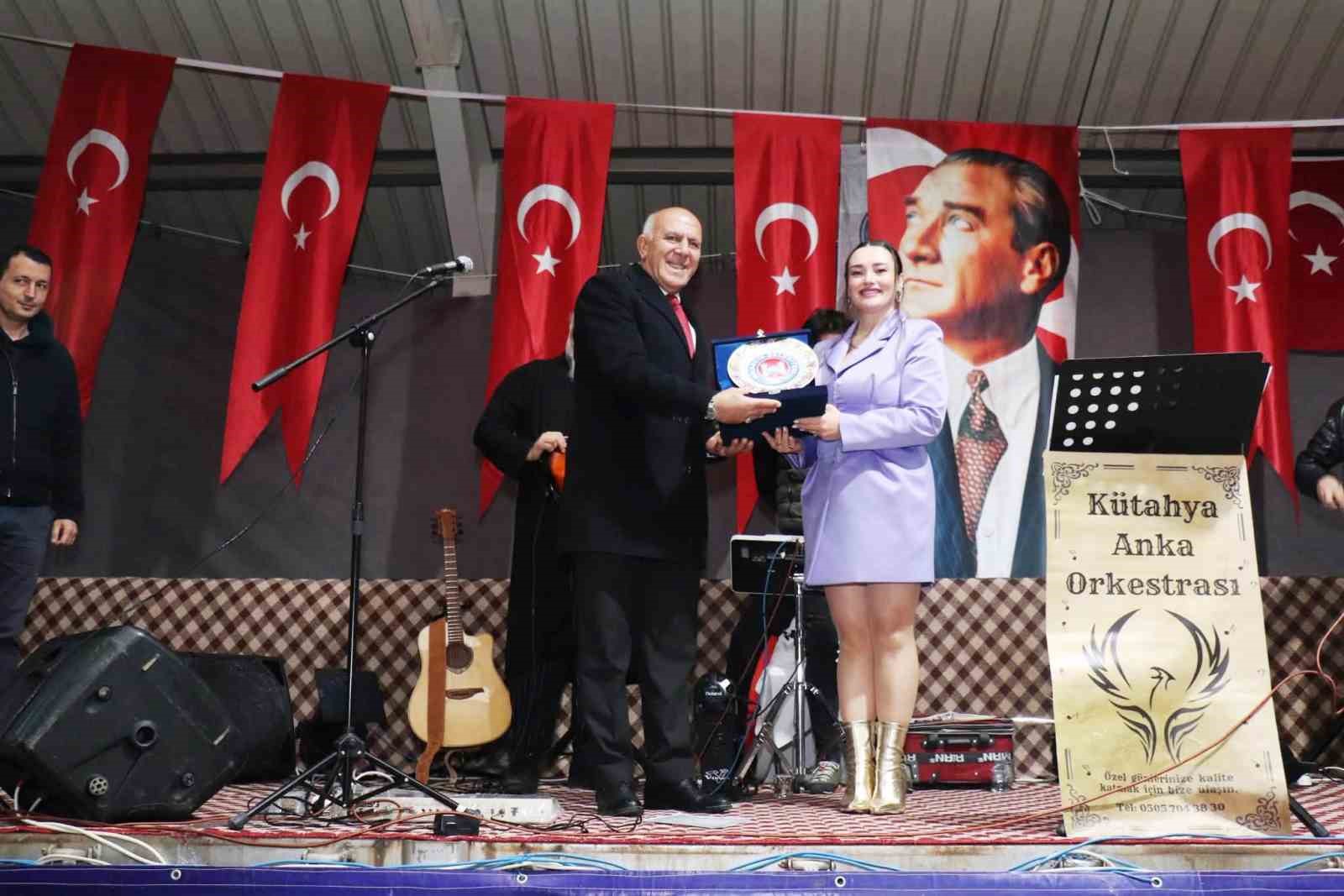 HİSARCIK’TA CUMHURİYET COŞKUSU FENER ALAYI VE KONSERLE TAÇLANDI