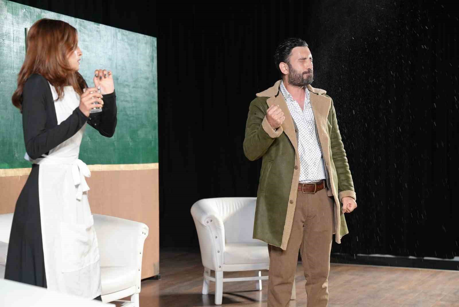 ALBET  Şakran Tiyatro Topluluğu, ilk gösterisiyle büyük beğeni topladı