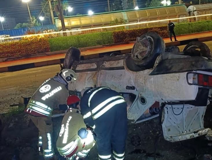 İSKENDERUN’DA TAKLA ATAN OTOMOBİLDE YARALANAN 3 KİŞİ KURTARILARAK SAĞLIK EKİPLERİNE TESLİM EDİLDİ.