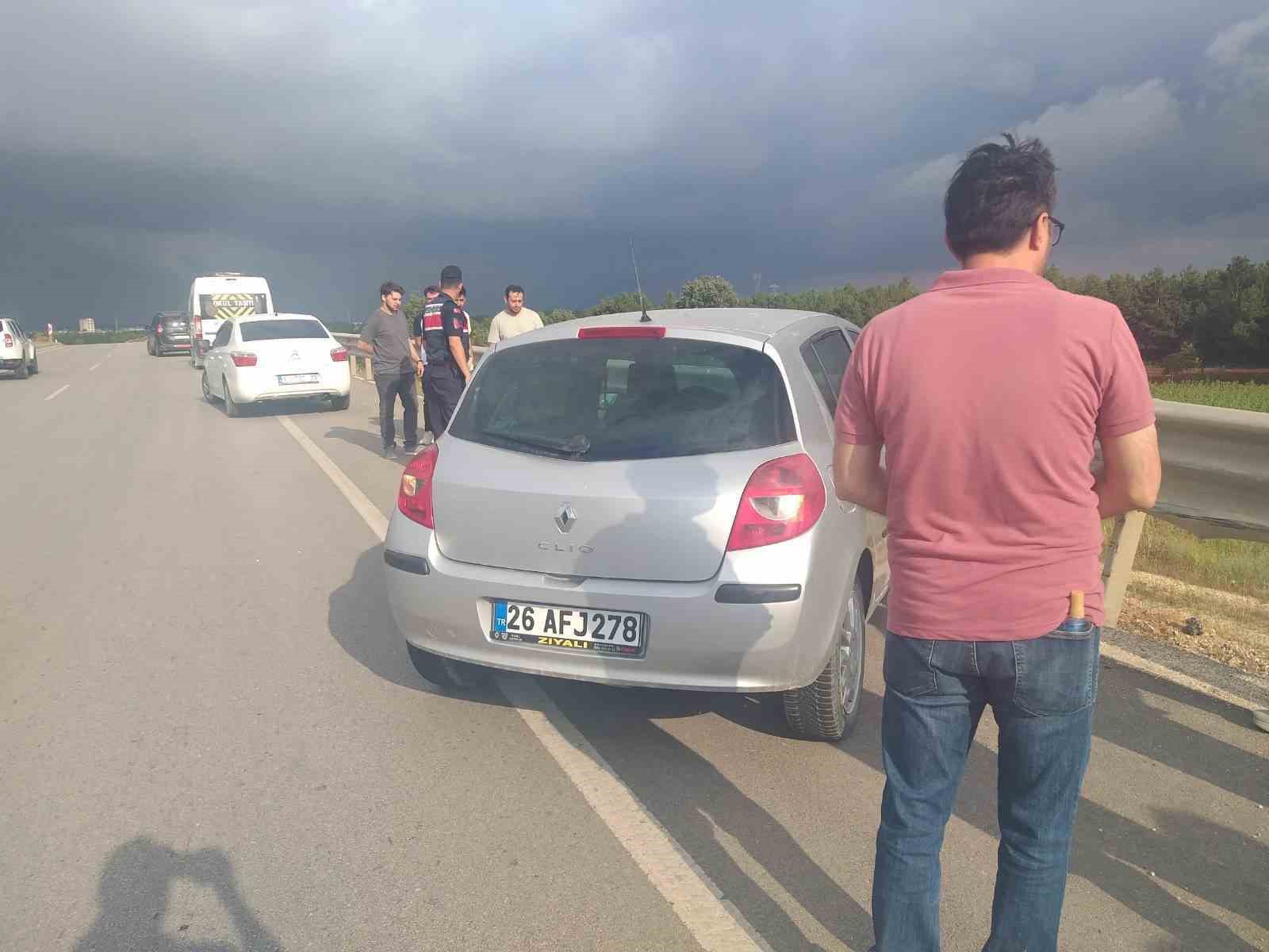 Bilecik'te otomobil bariyere çarptı: 1 yaralı