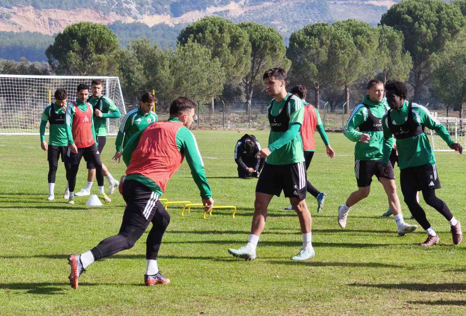 TRENDYOL 1. LİG 13’ÜNCÜ HAFTASINDA DEPLÂSMANDA LİGİN GÜÇLÜ EKİPLERİNDEN KAYSERİSPOR İLE KARŞILAŞACAK OLAN MUĞLASPOR, MAÇININ SON HAZIRLIĞINI KEMAL DİRİKAN TESİSLERİNDE GERÇEKLEŞTİRDİ.