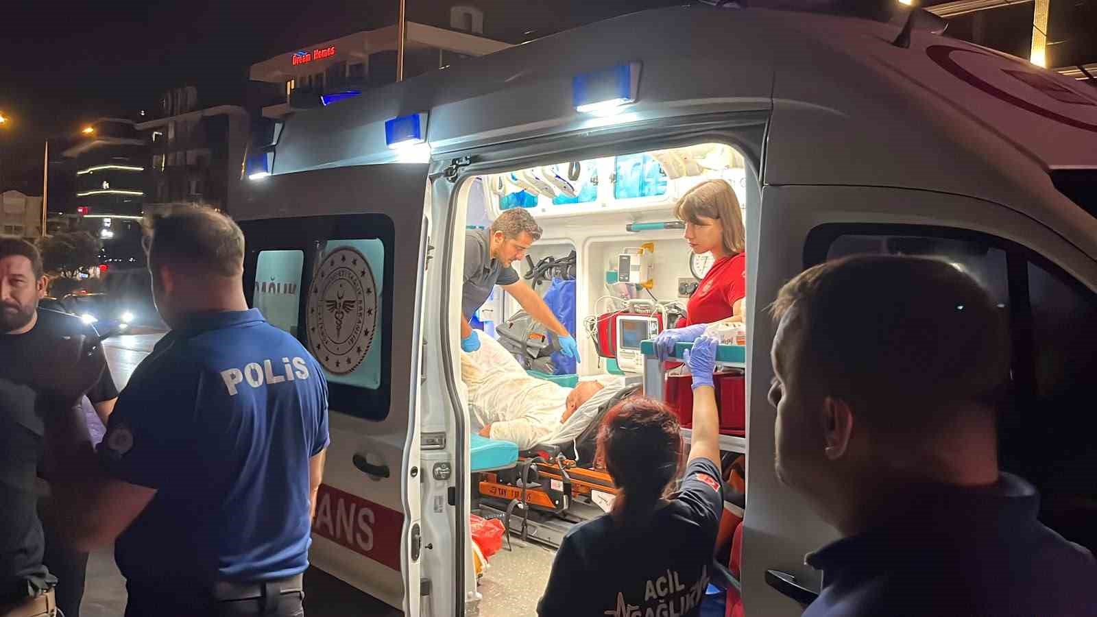 Alanya’da çatıya çıkan adamı polis ikna etti