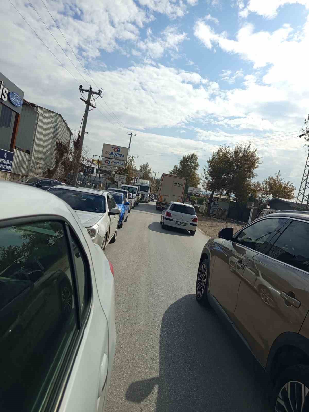 NİLÜFER'DE TRAFİK ÇİLESİ YAŞANIYOR